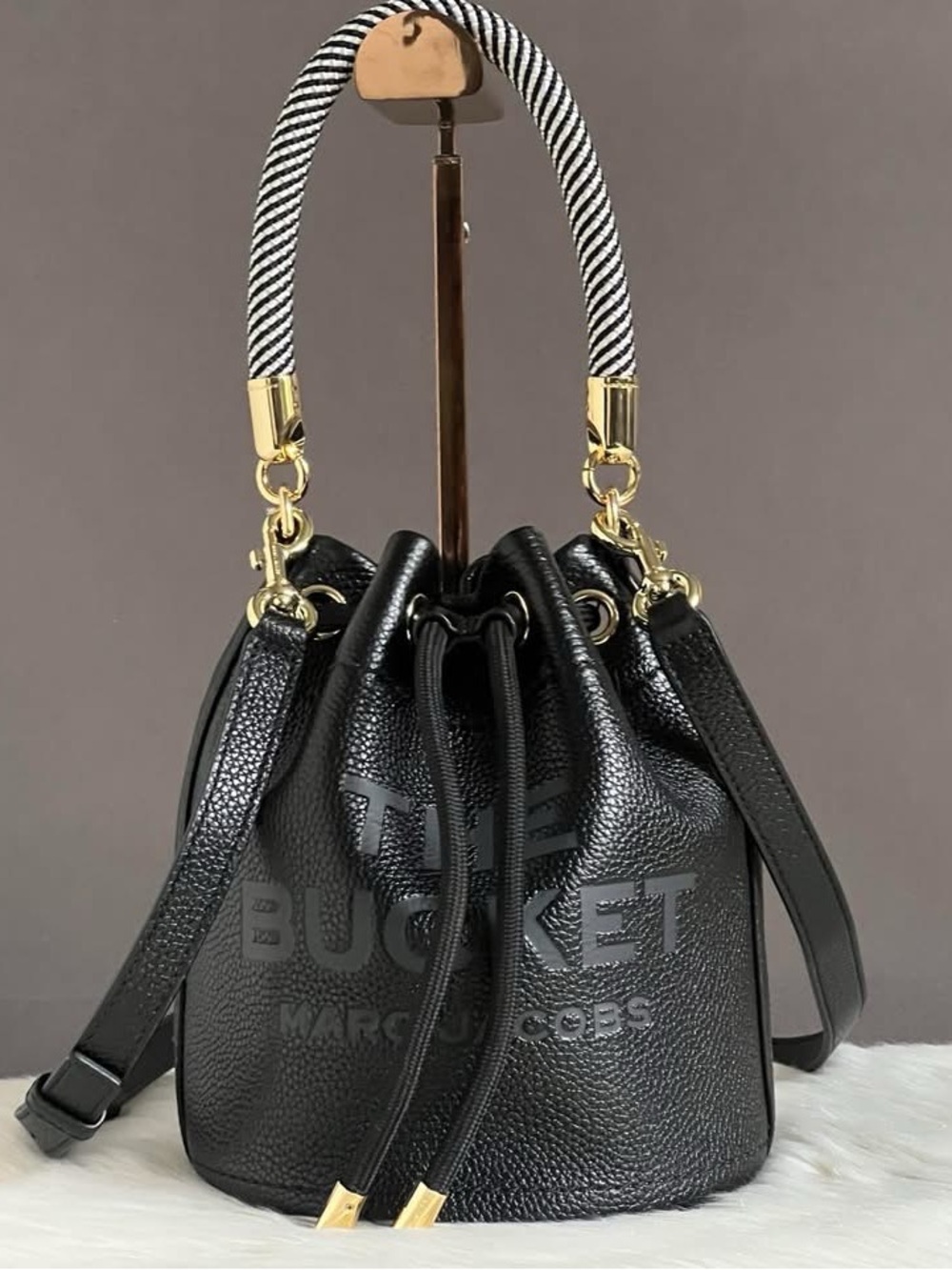 H652L01PF22 - Marc Jacobs The Leather Bucket Bag